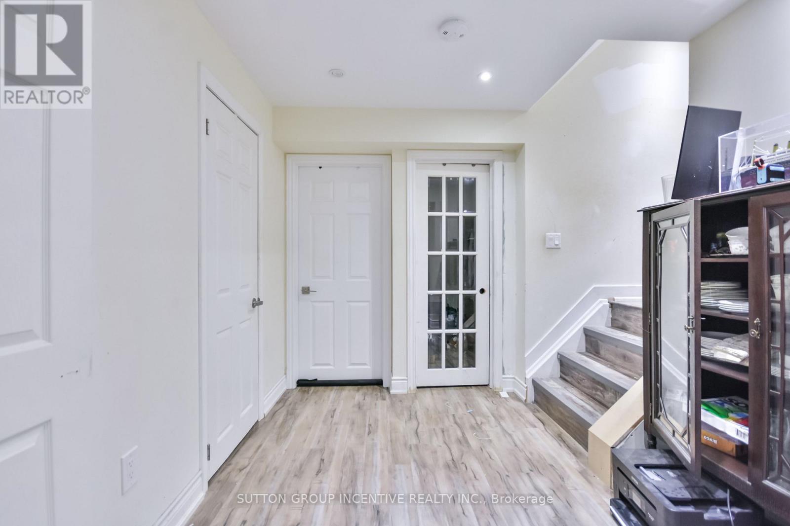 Photo 10 of 52 Elmbrook Drive, Barrie ON