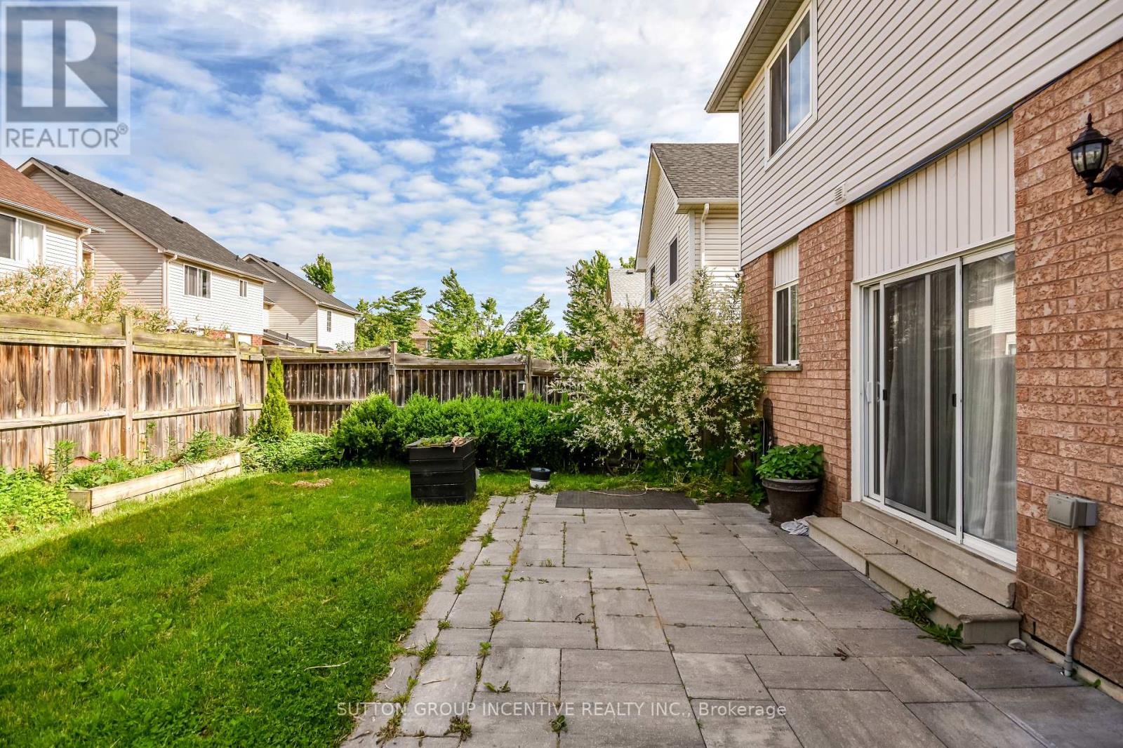 Photo 11 of 52 Elmbrook Drive, Barrie ON