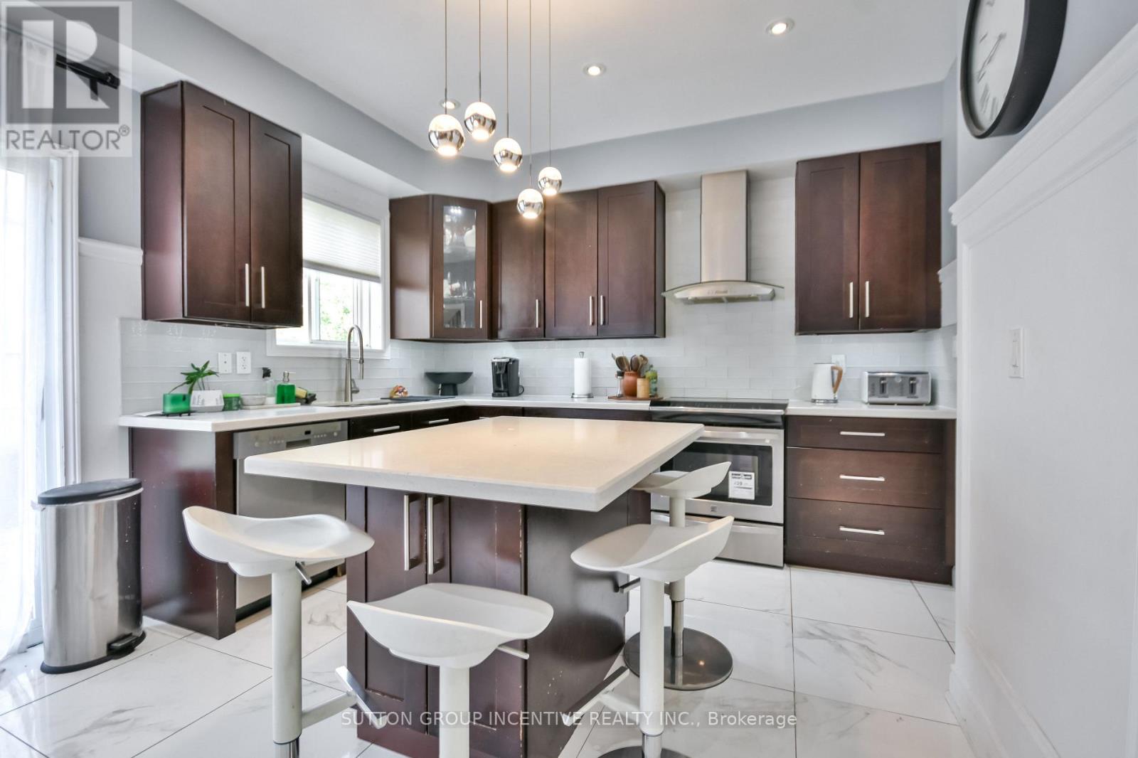 Photo 2 of 52 Elmbrook Drive, Barrie ON