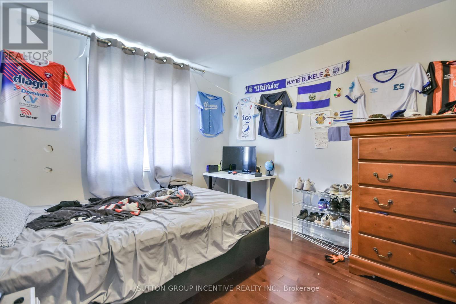 Photo 6 of 52 Elmbrook Drive, Barrie ON