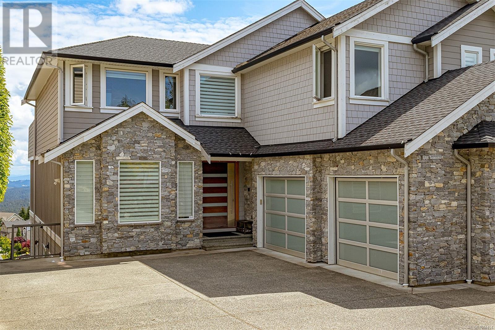 Photo 3 of 2267 Nicklaus Dr, Langford BC