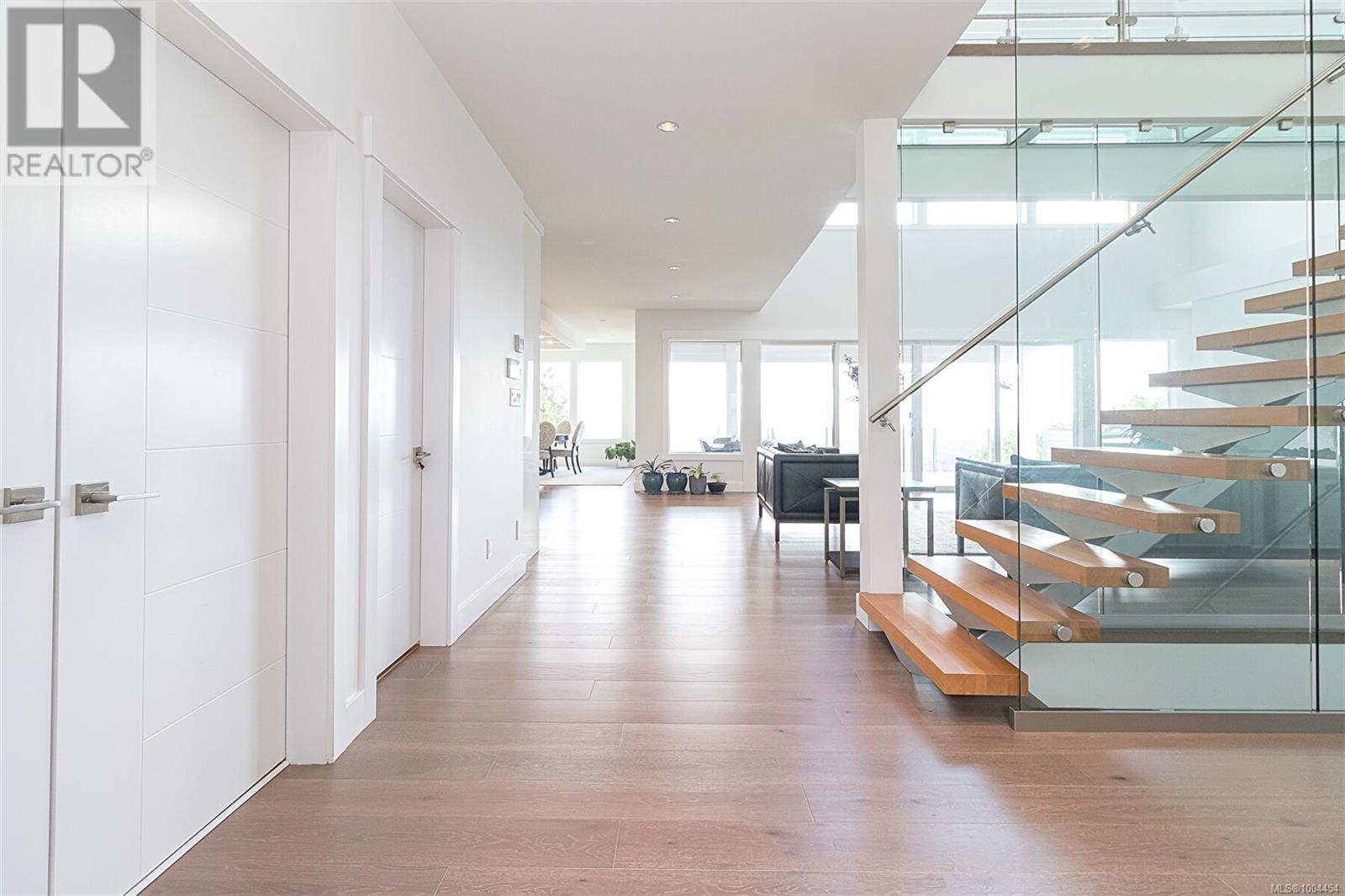 Photo 5 of 2267 Nicklaus Dr, Langford BC