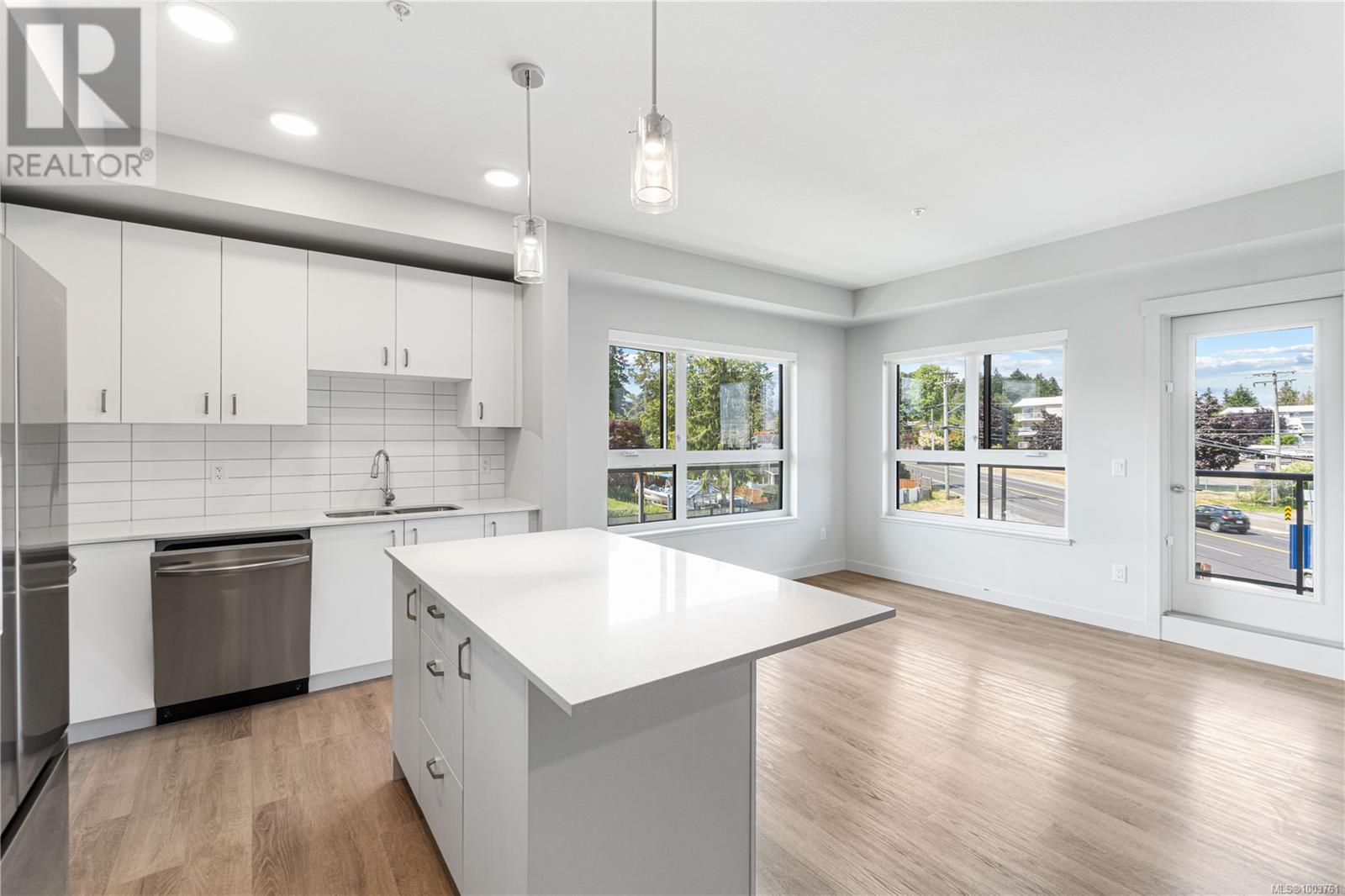 Photo 33 of 301 140 Jensen Ave W, Parksville BC