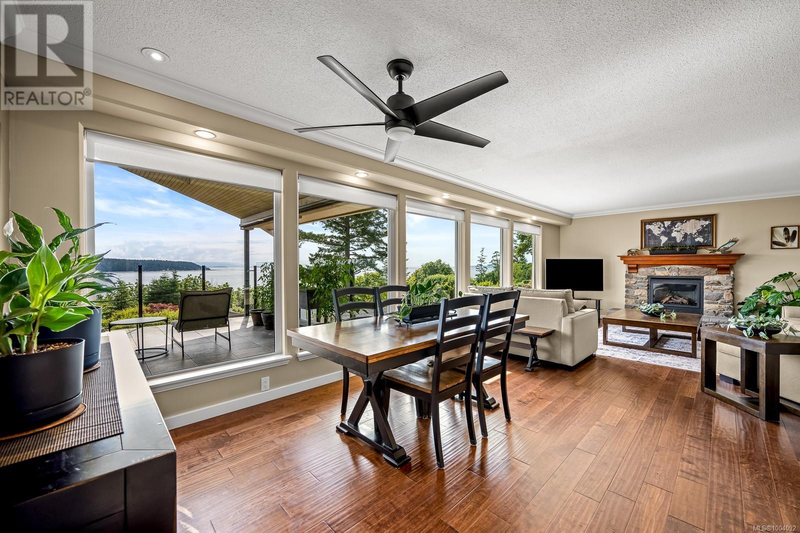 Photo 11 of 321 Carnegie St, Campbell River BC