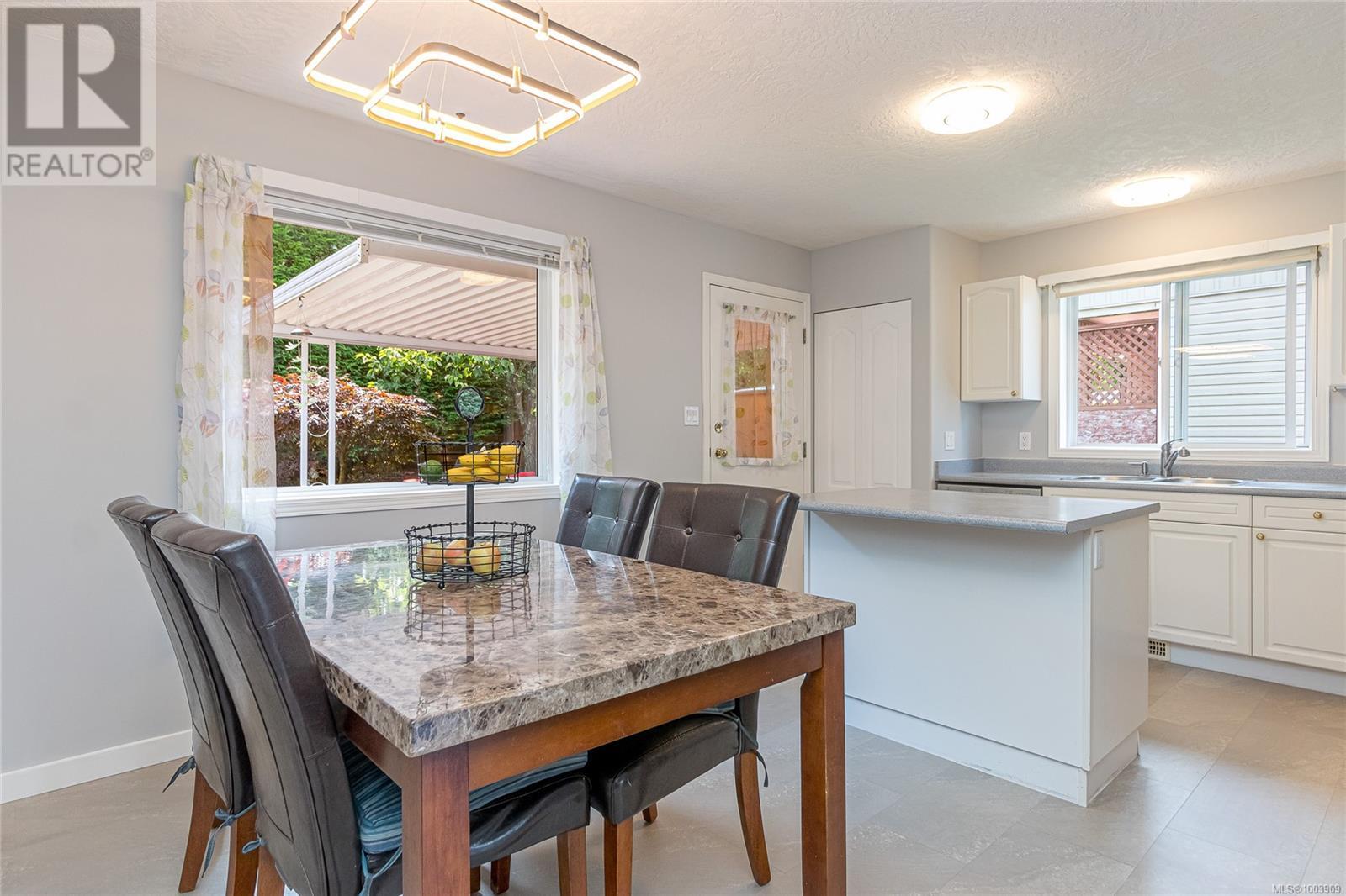 Photo 6 of 4731 Hammond Bay Rd, Nanaimo BC