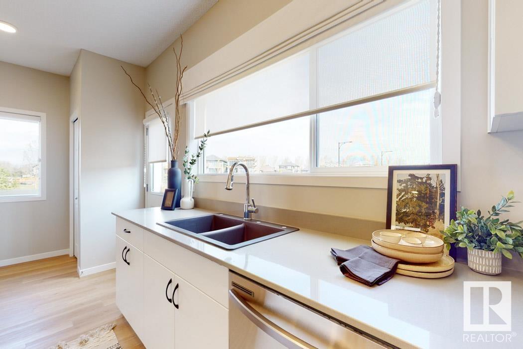 Photo 3 of 20704 42 Av Nw, Edmonton AB
