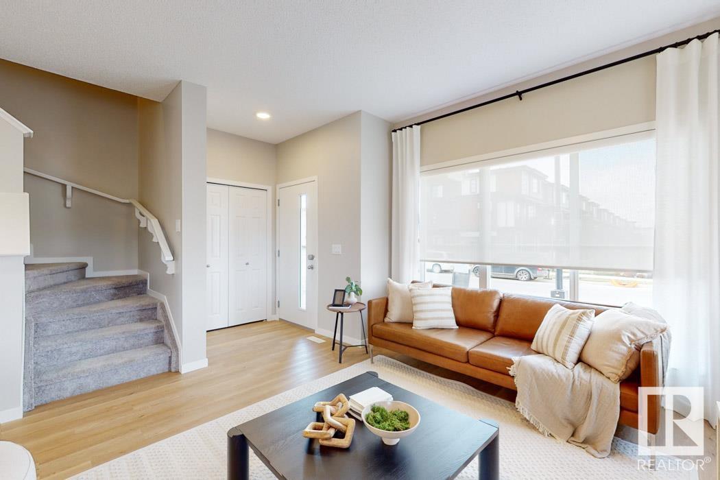 Photo 13 of 20704 42 Av Nw, Edmonton AB