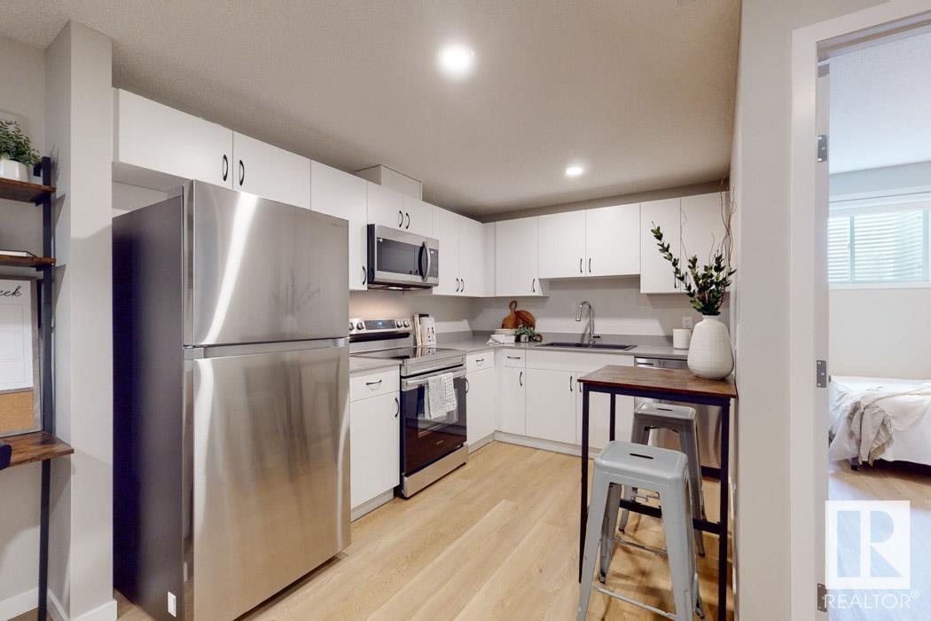 Photo 57 of 20704 42 Av Nw, Edmonton AB