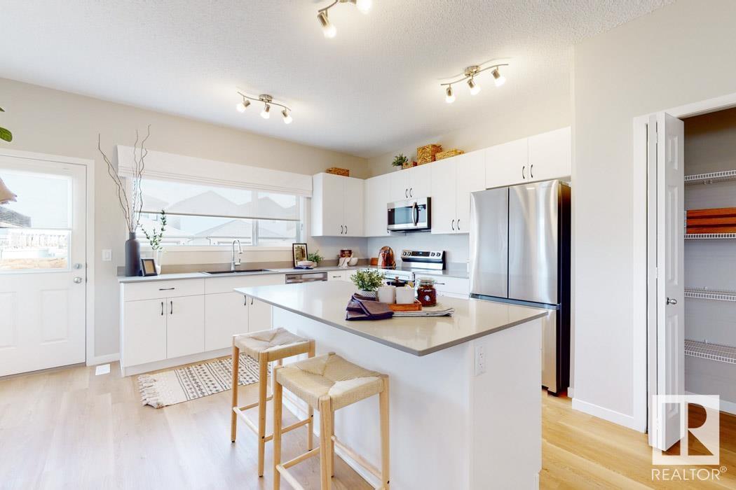 Photo 17 of 20704 42 Av Nw, Edmonton AB