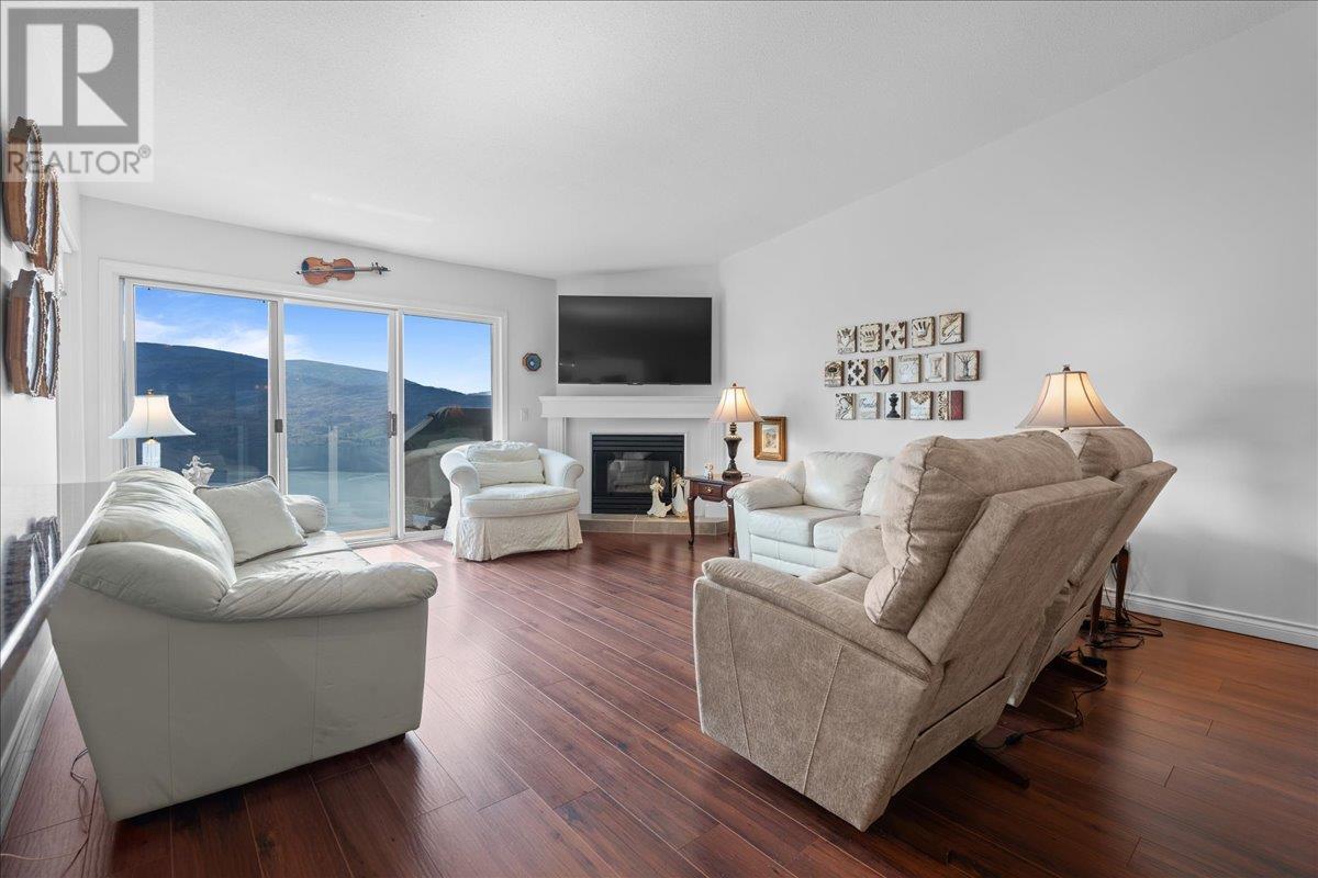 201 4470 Ponderosa Drive, Peachland