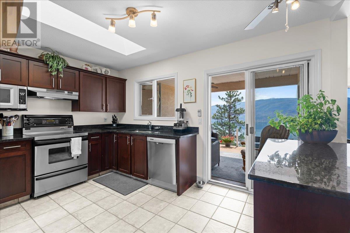 201 4470 Ponderosa Drive, Peachland