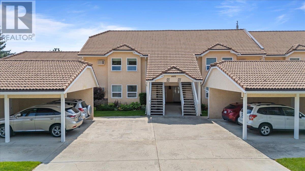 201 4470 Ponderosa Drive, Peachland