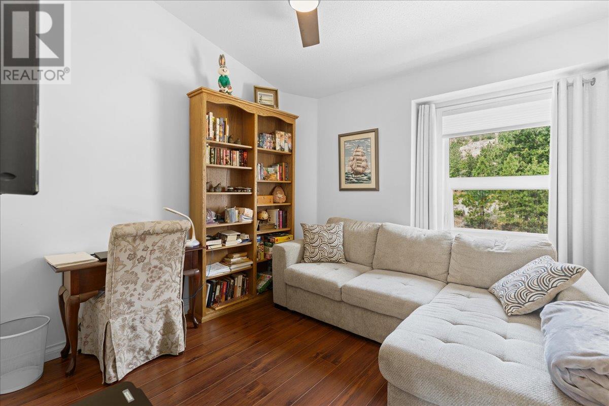 201 4470 Ponderosa Drive, Peachland