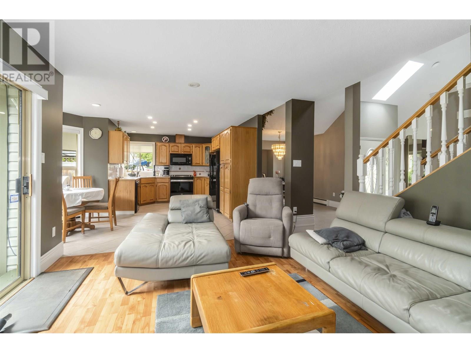 1372 OXFORD STREET, Coquitlam