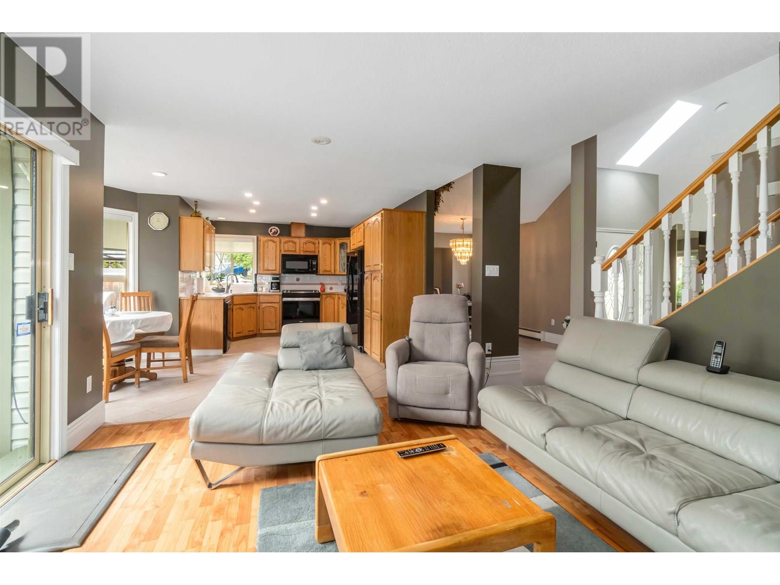 1372 OXFORD STREET, Coquitlam
