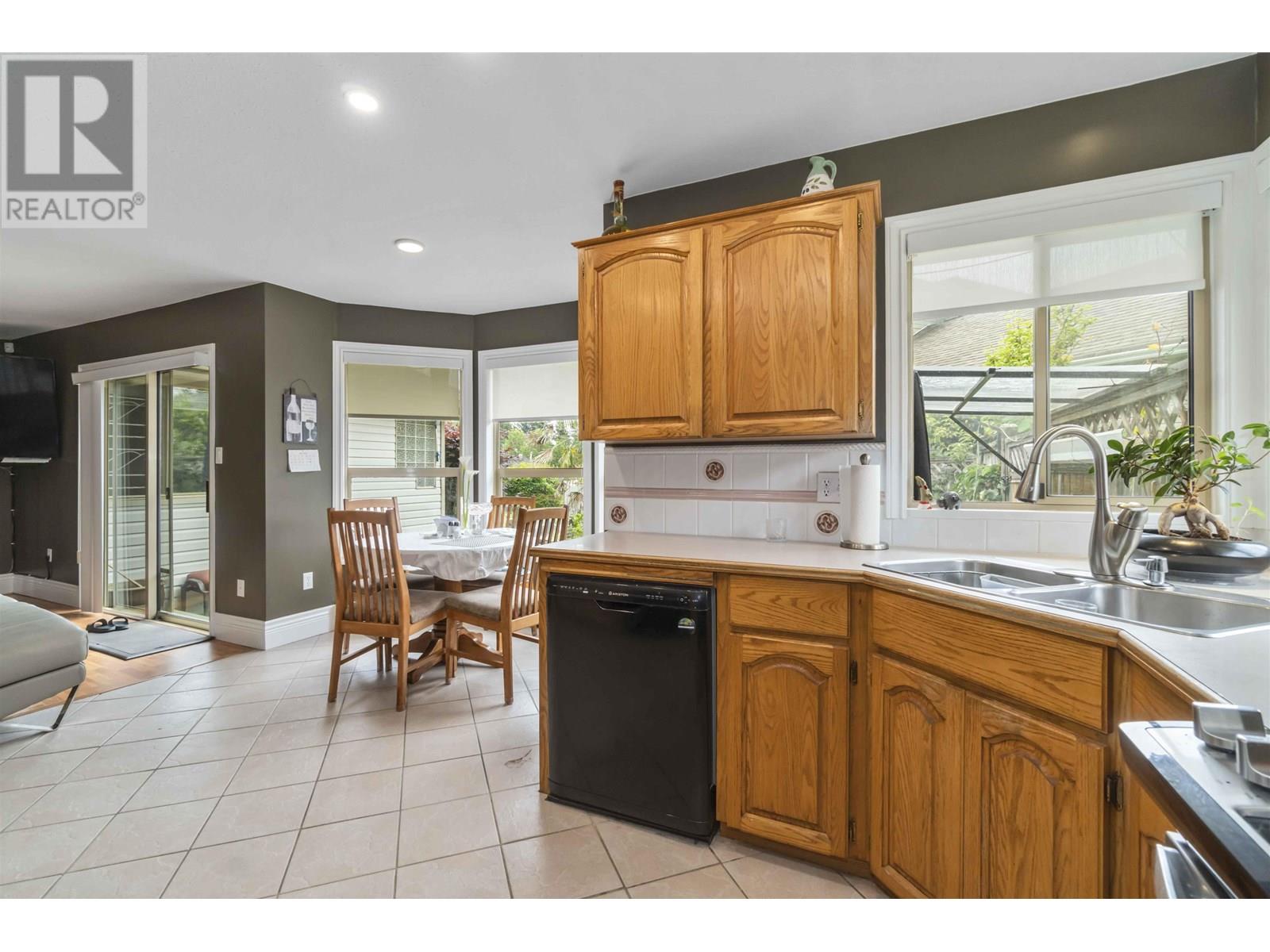 1372 OXFORD STREET, Coquitlam