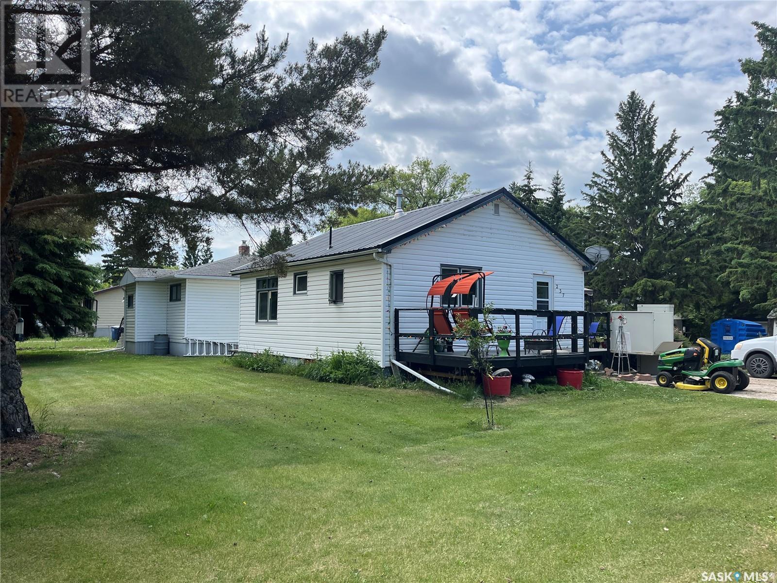 Photo 2 of 237 2nd Street Nw, Wadena SK