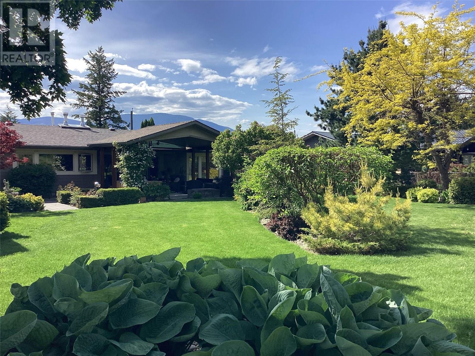 Photo 6 of 2150 28 Street Ne, Salmon Arm BC