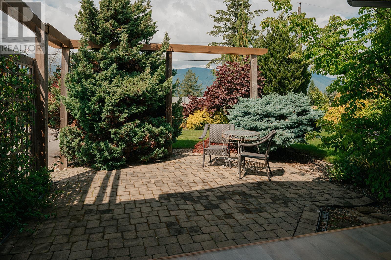 Photo 8 of 2150 28 Street Ne, Salmon Arm BC