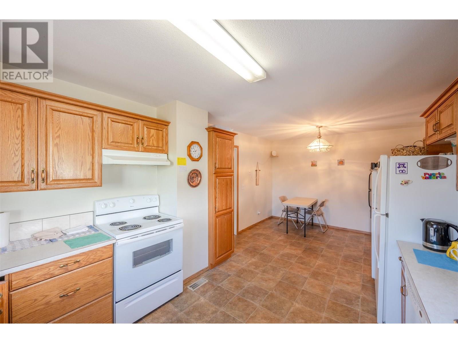  6006 Maple Drive, Osoyoos