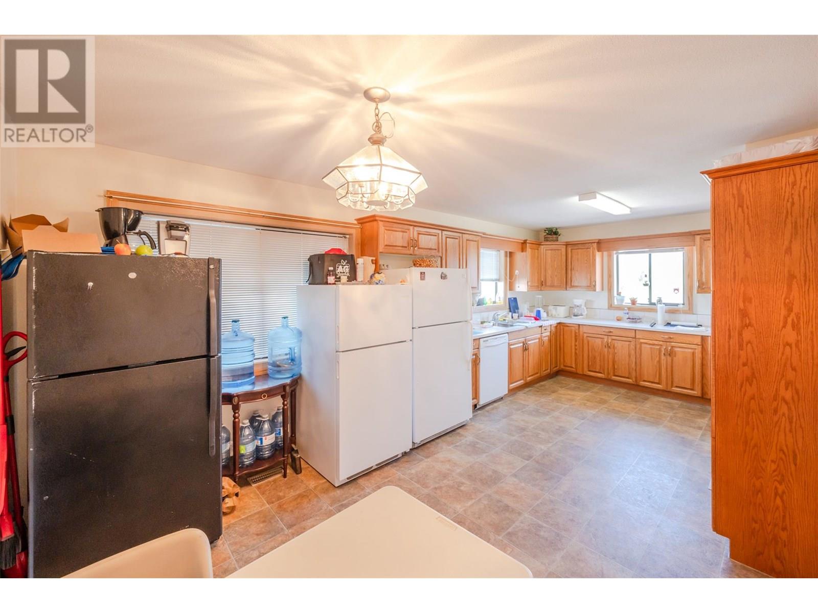  6006 Maple Drive, Osoyoos