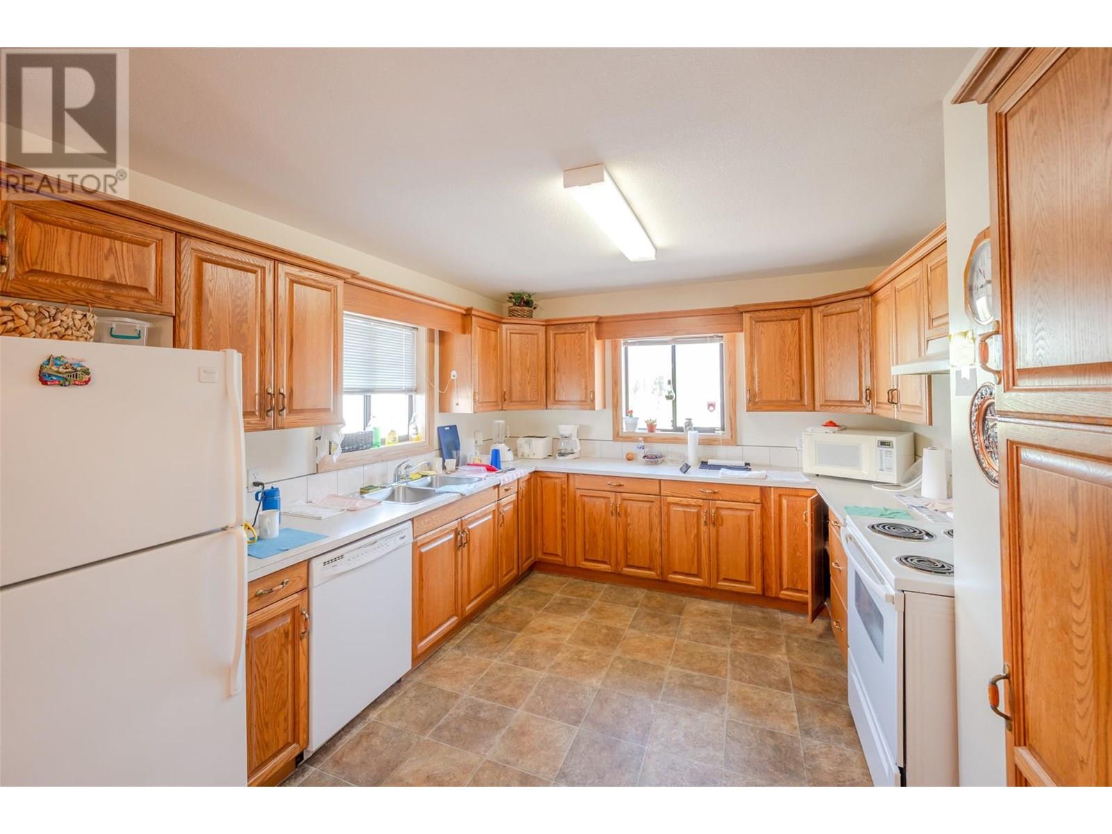  6006 Maple Drive, Osoyoos