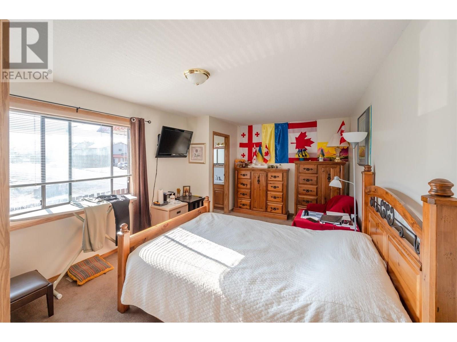  6006 Maple Drive, Osoyoos