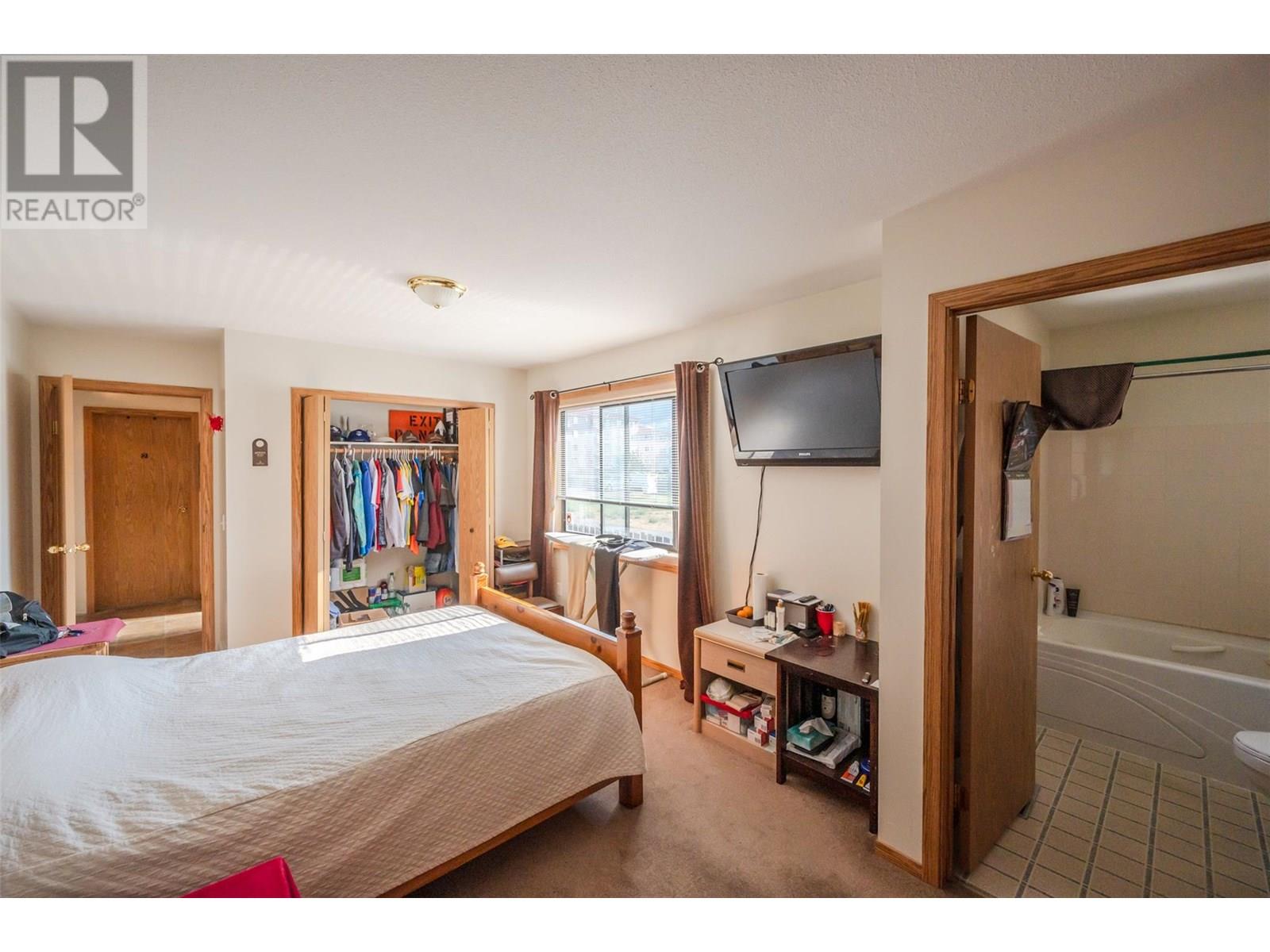  6006 Maple Drive, Osoyoos