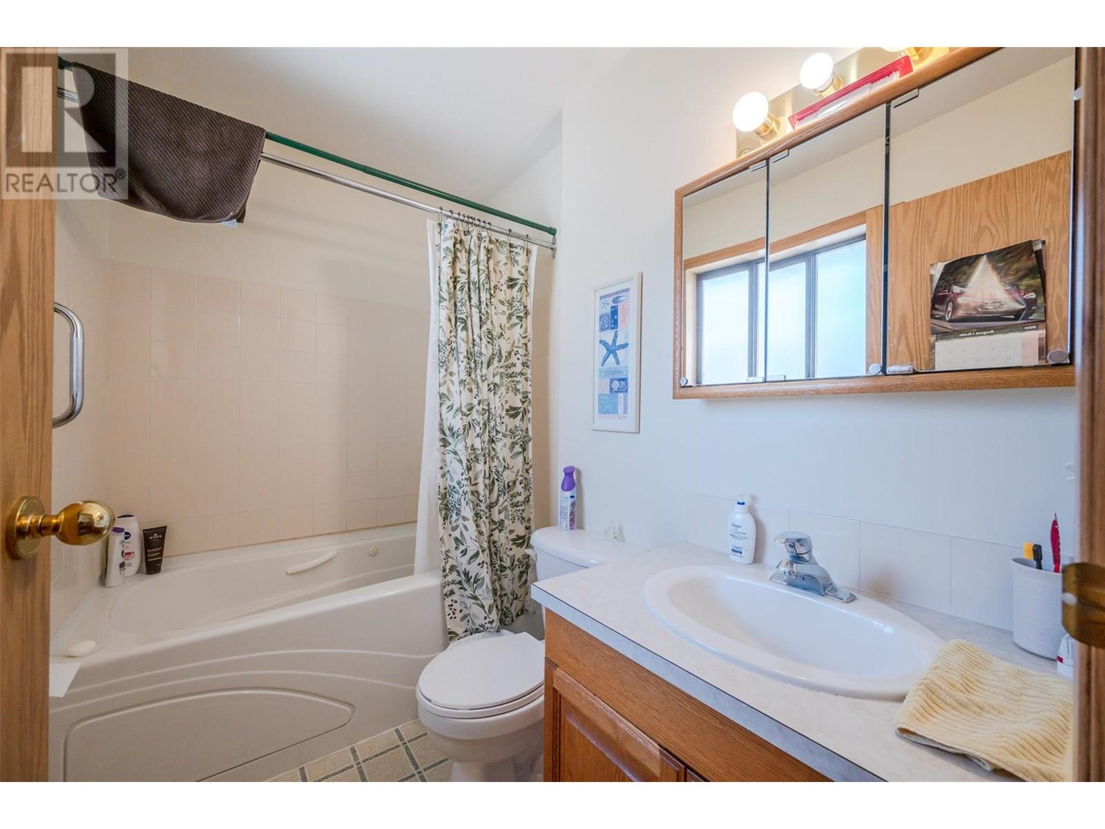  6006 Maple Drive, Osoyoos