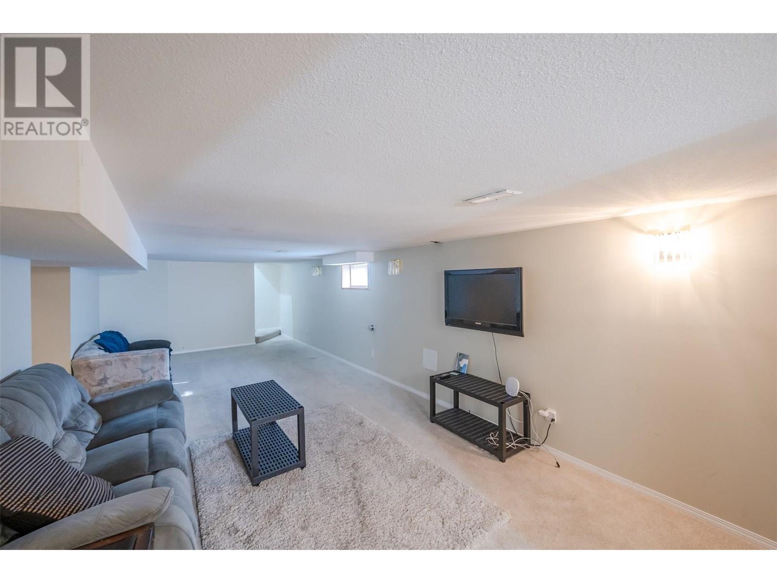  6006 Maple Drive, Osoyoos