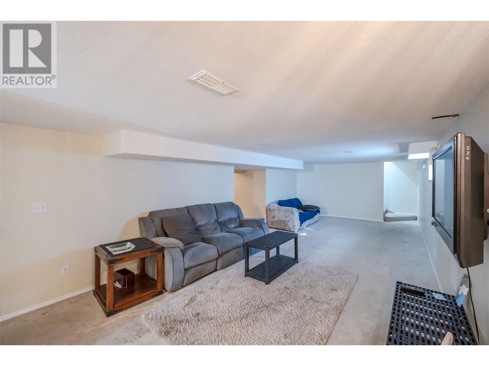  6006 Maple Drive, Osoyoos