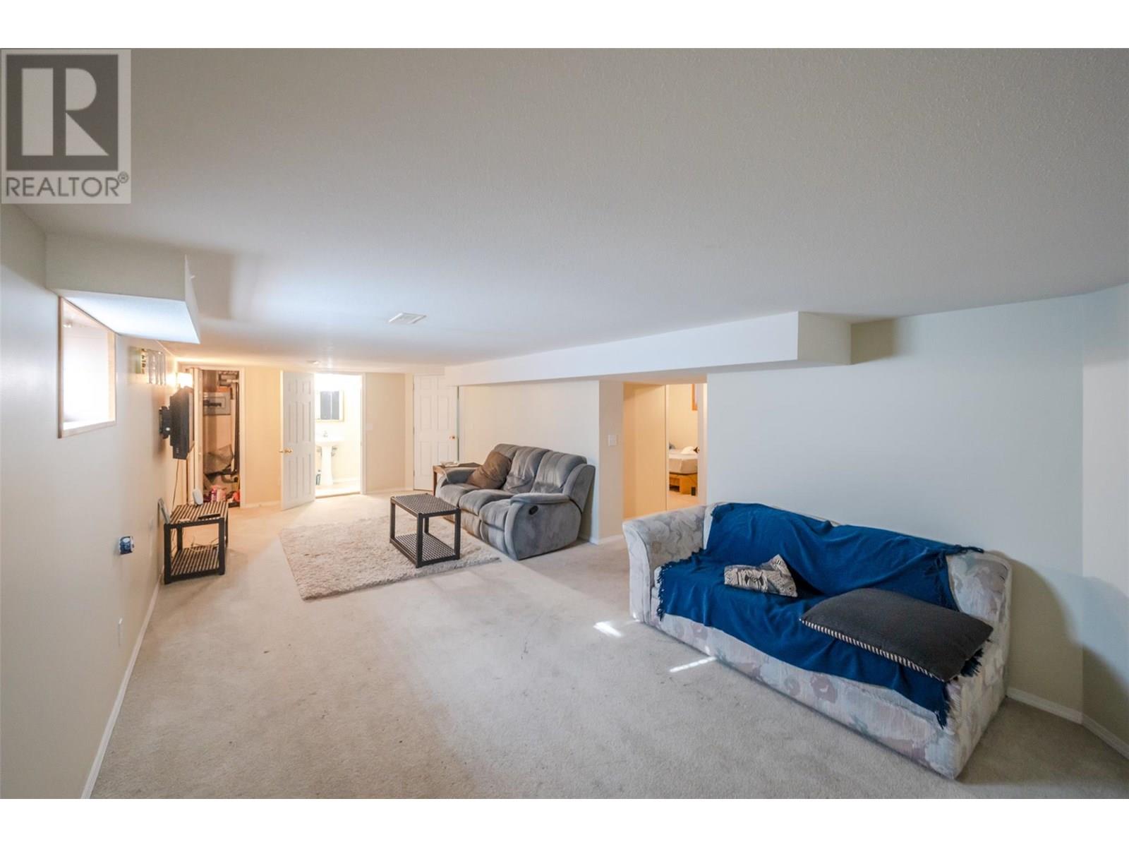  6006 Maple Drive, Osoyoos
