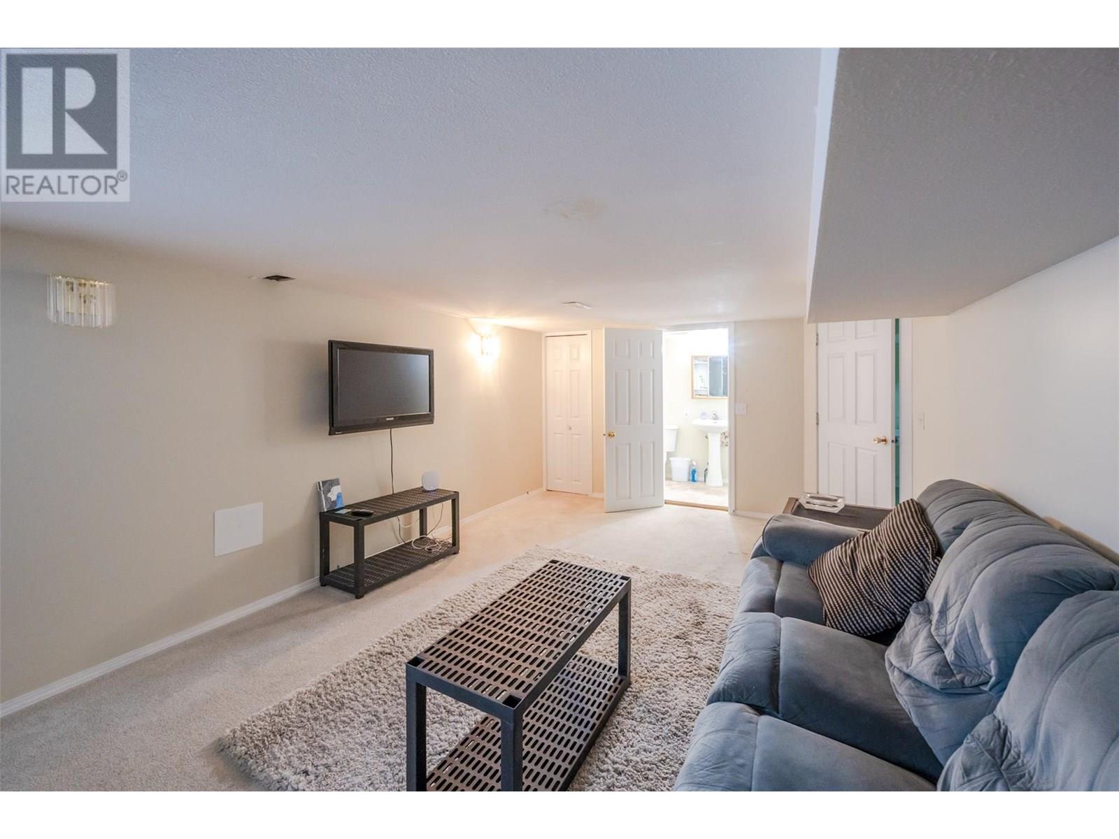  6006 Maple Drive, Osoyoos