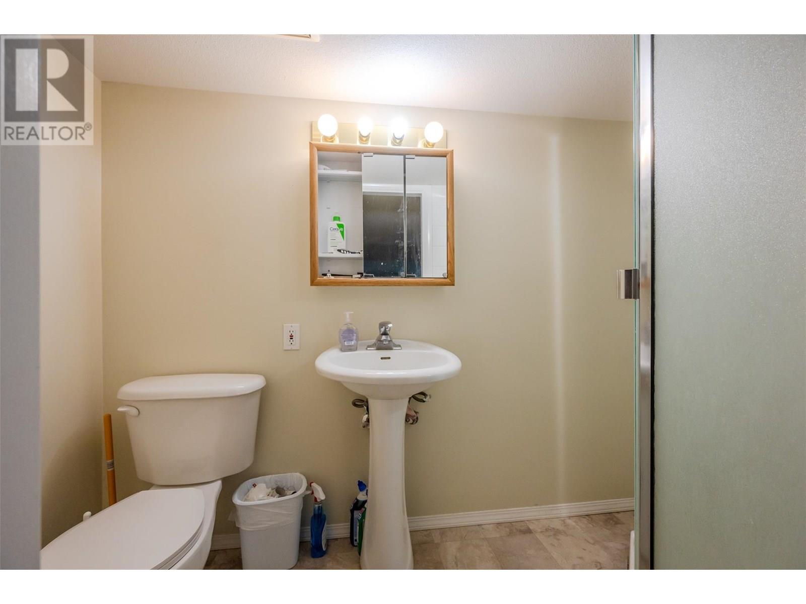  6006 Maple Drive, Osoyoos