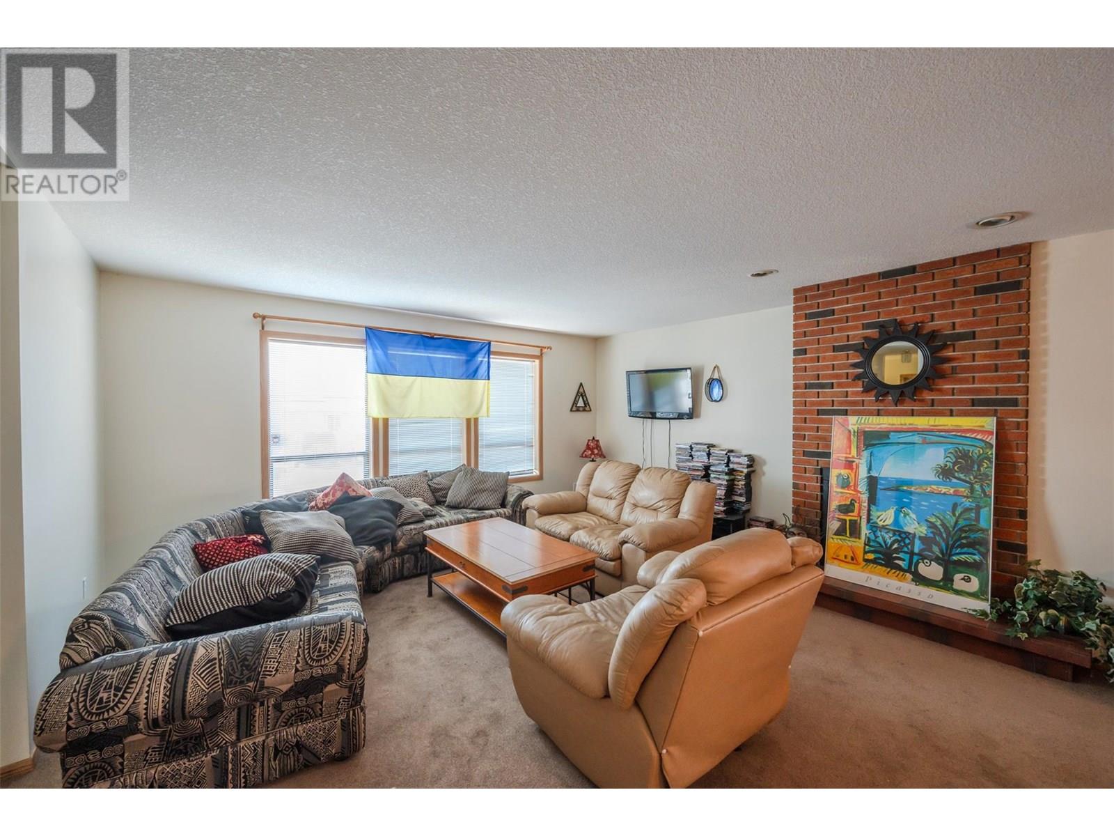  6006 Maple Drive, Osoyoos