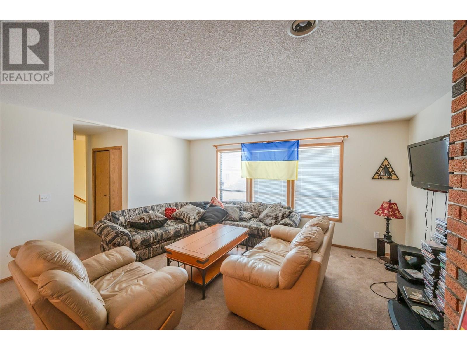  6006 Maple Drive, Osoyoos