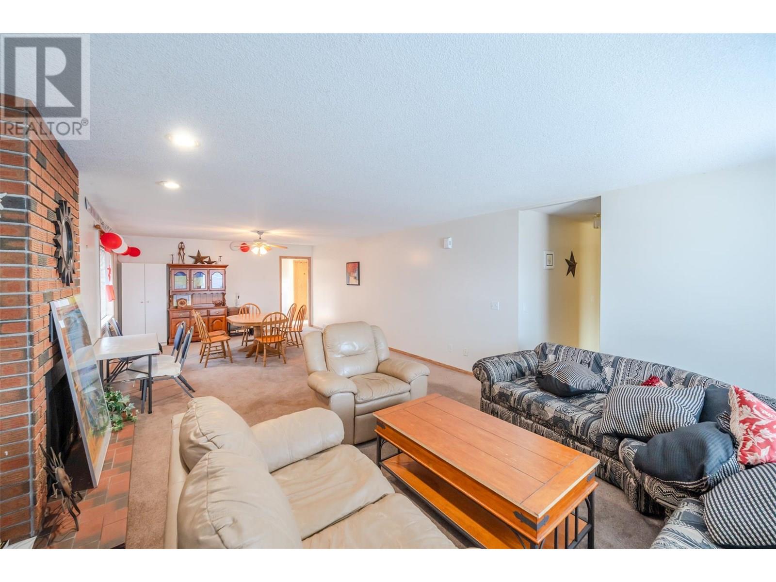  6006 Maple Drive, Osoyoos