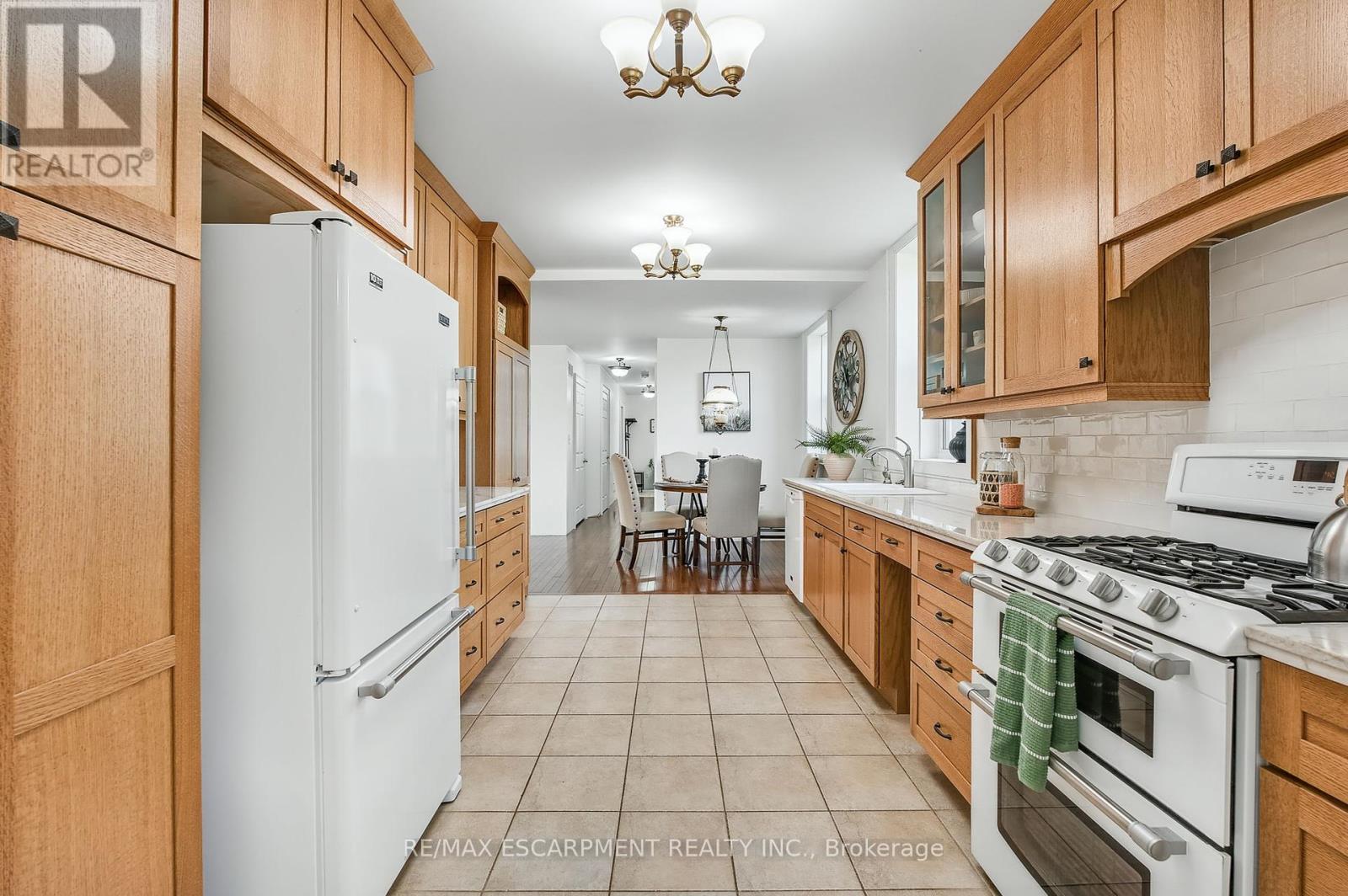 Photo 12 of 483 Harvest Road, Hamilton ON