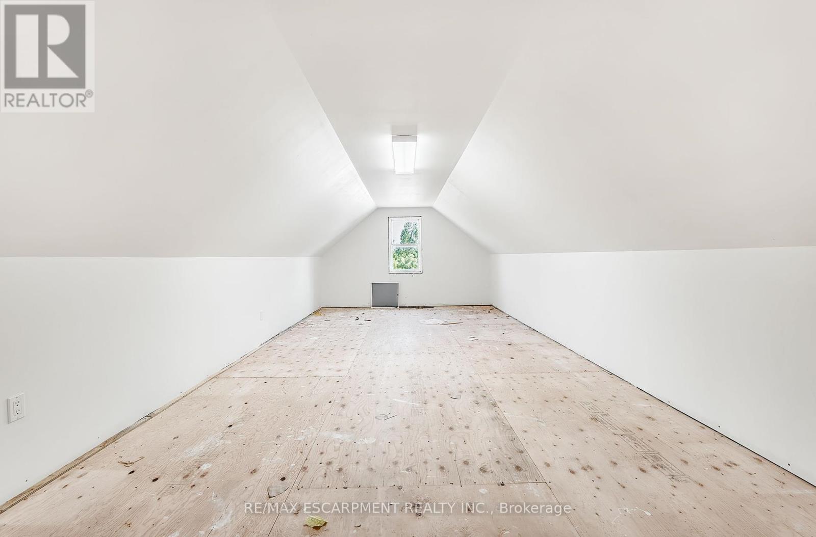 Photo 11 of 483 Harvest Road, Hamilton ON