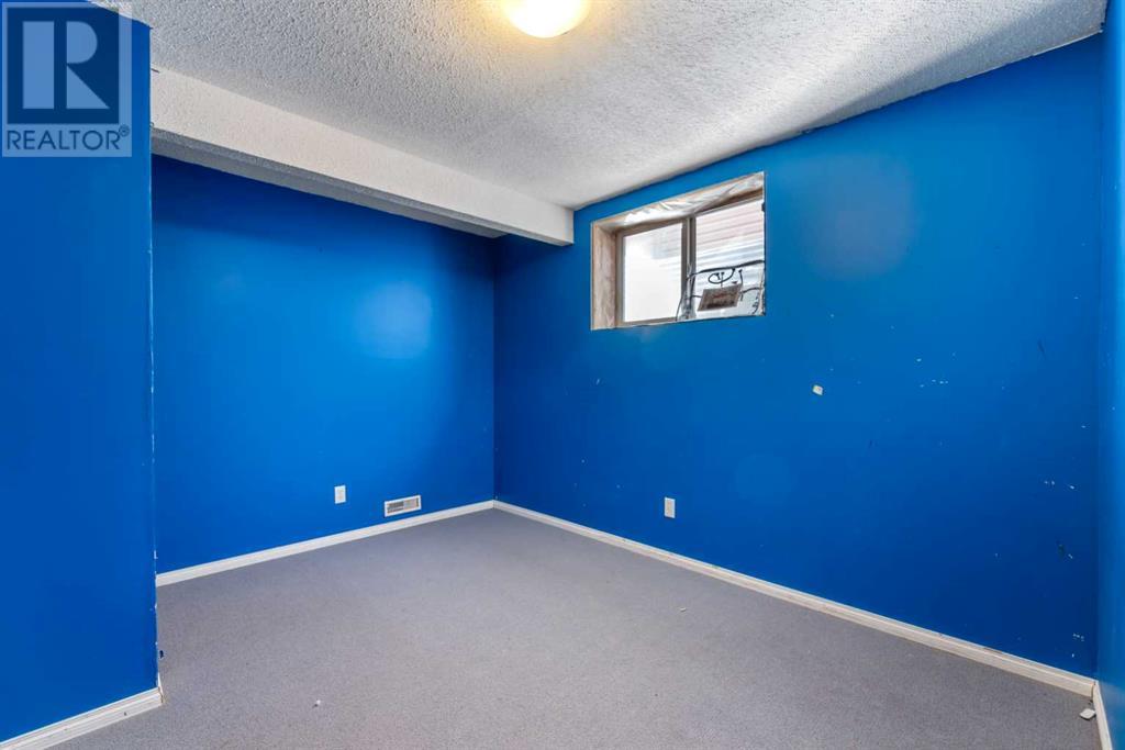Single Family House for Sale in  Saddlecrest Boulevard NE Saddle Ridge Calgary 
