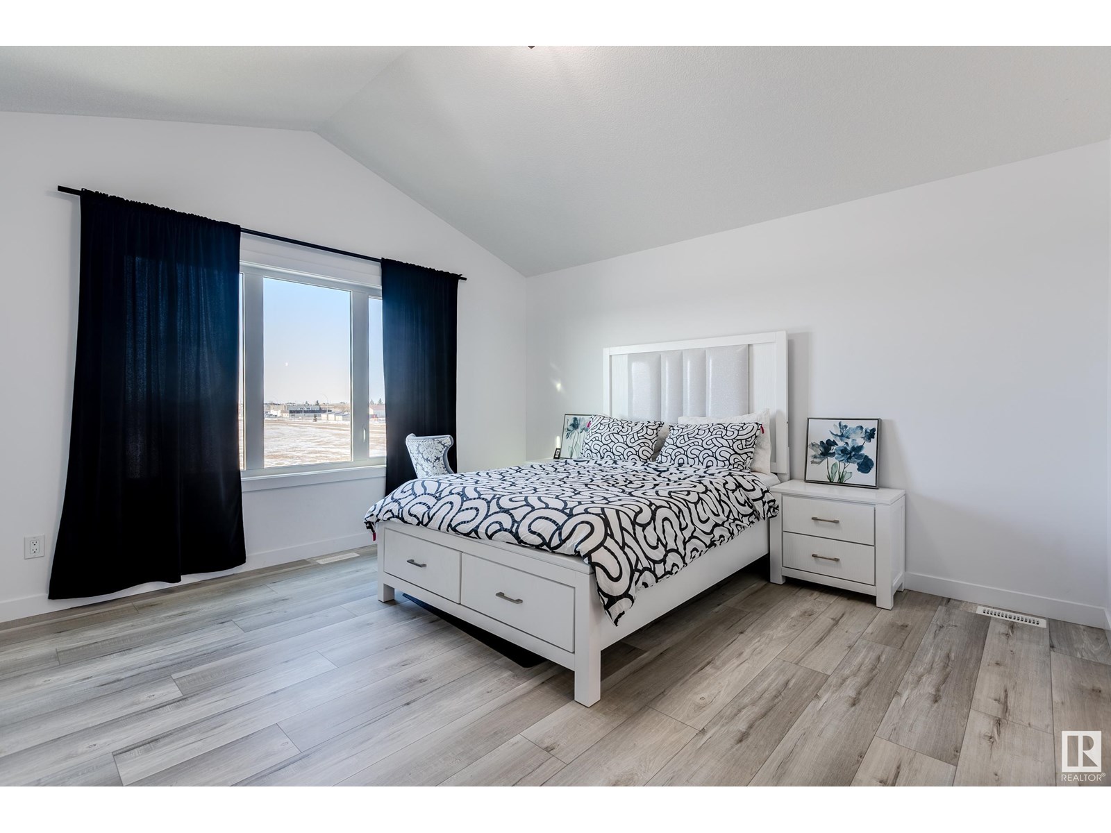 Photo 19 of 10511 106 Av, Morinville AB