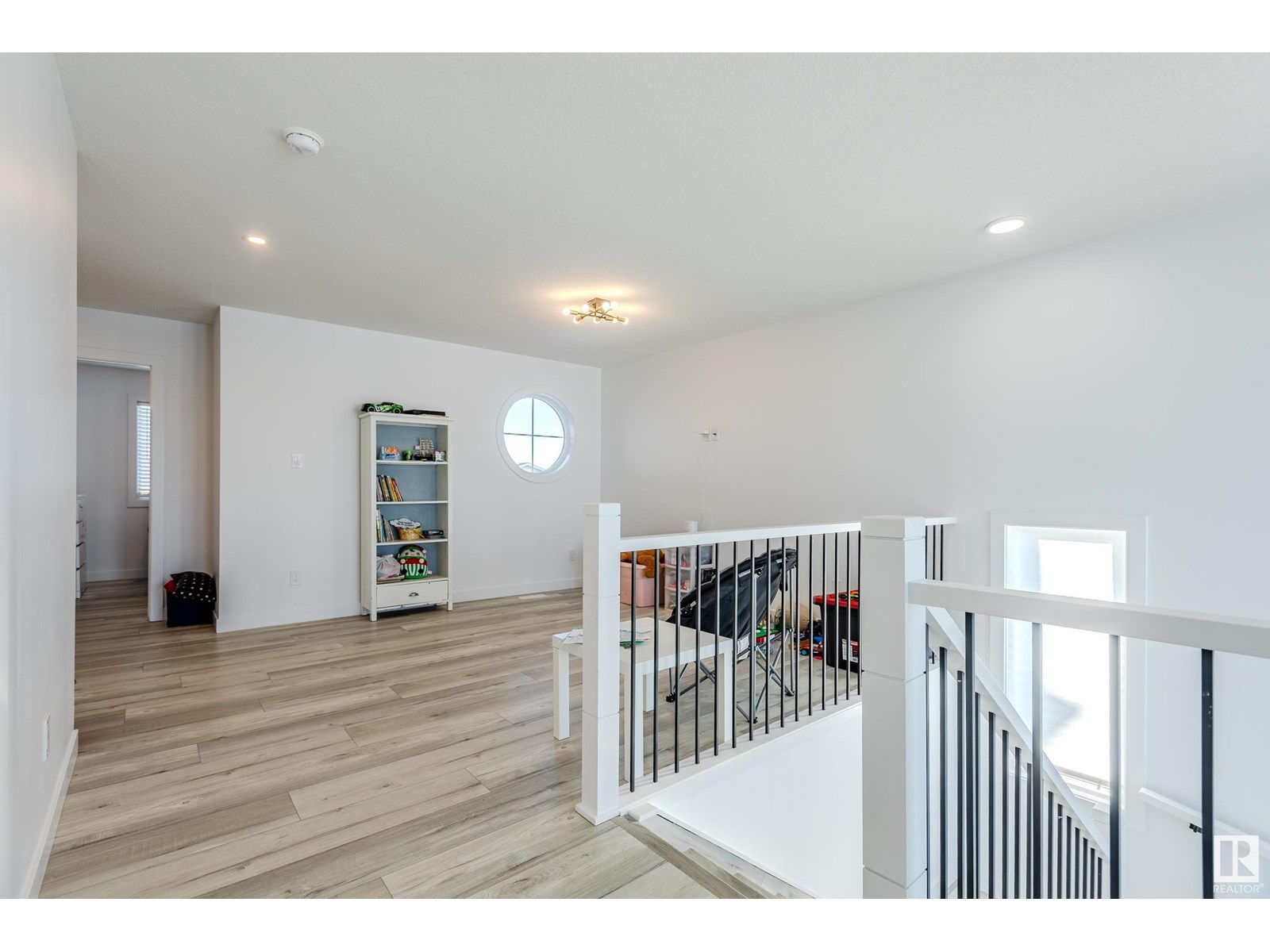 Photo 16 of 10511 106 Av, Morinville AB