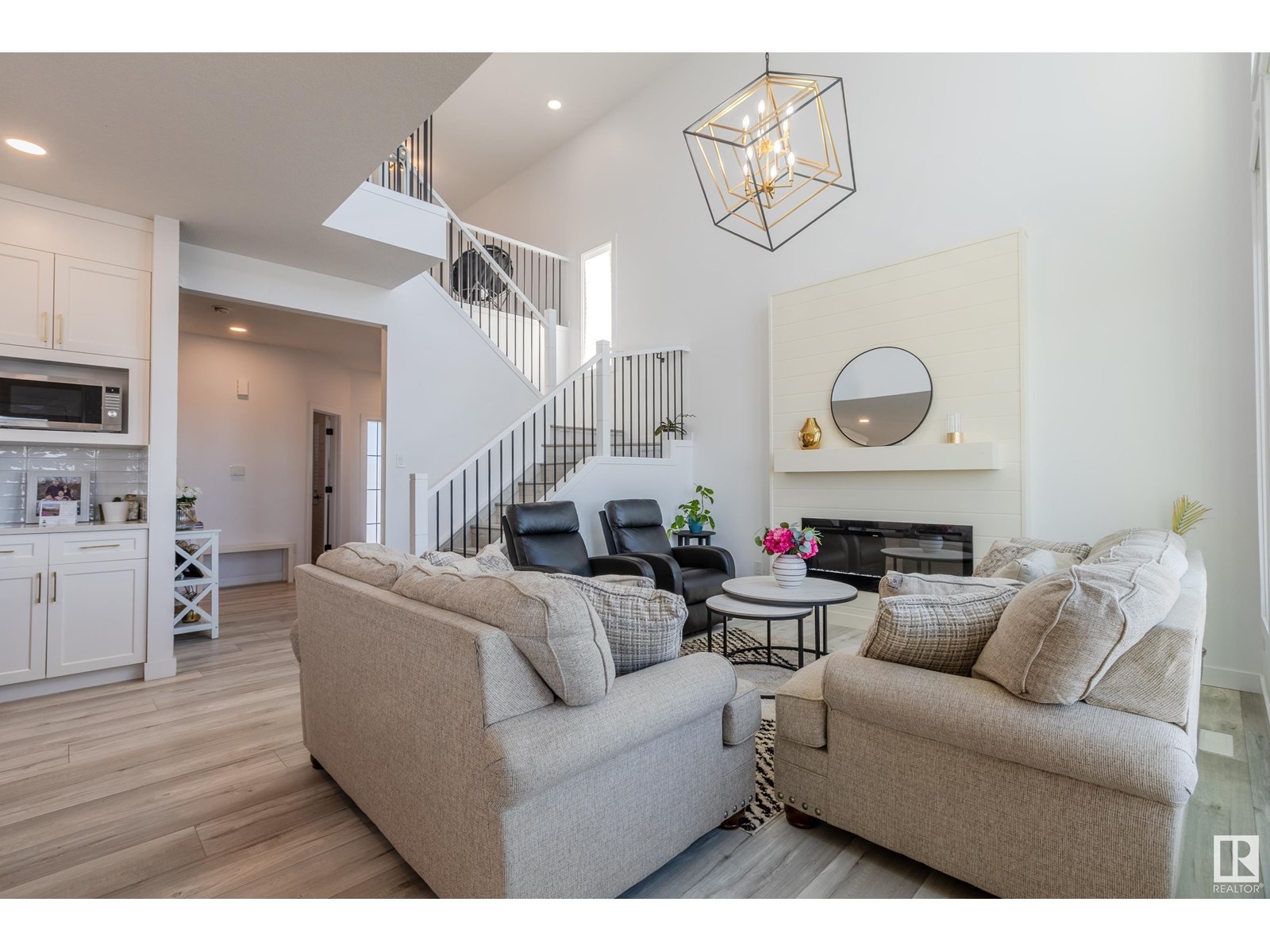 Photo 5 of 10511 106 Av, Morinville AB