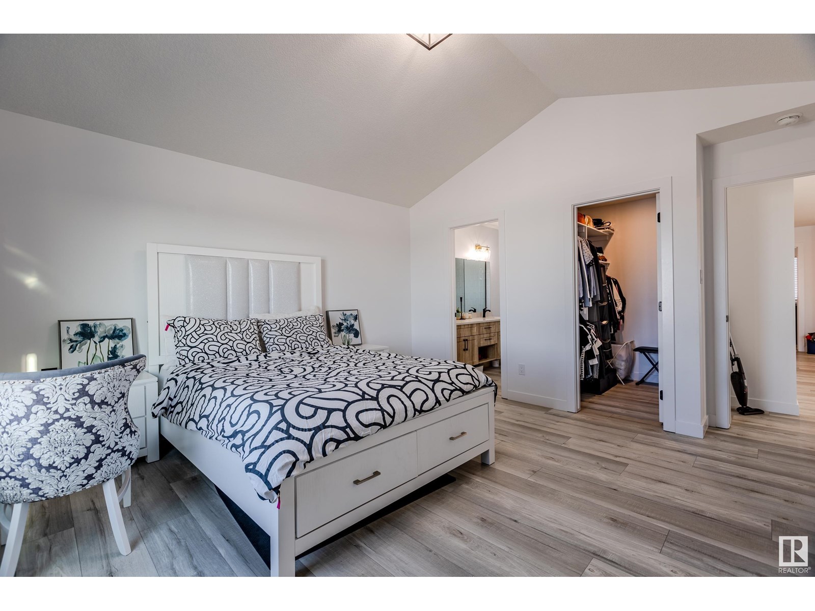 Photo 20 of 10511 106 Av, Morinville AB