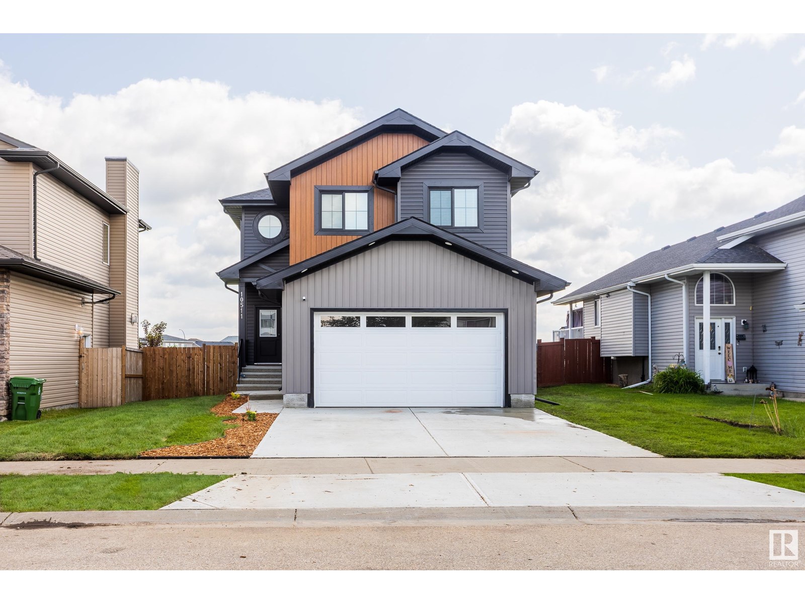 Photo 1 of 10511 106 Av, Morinville AB