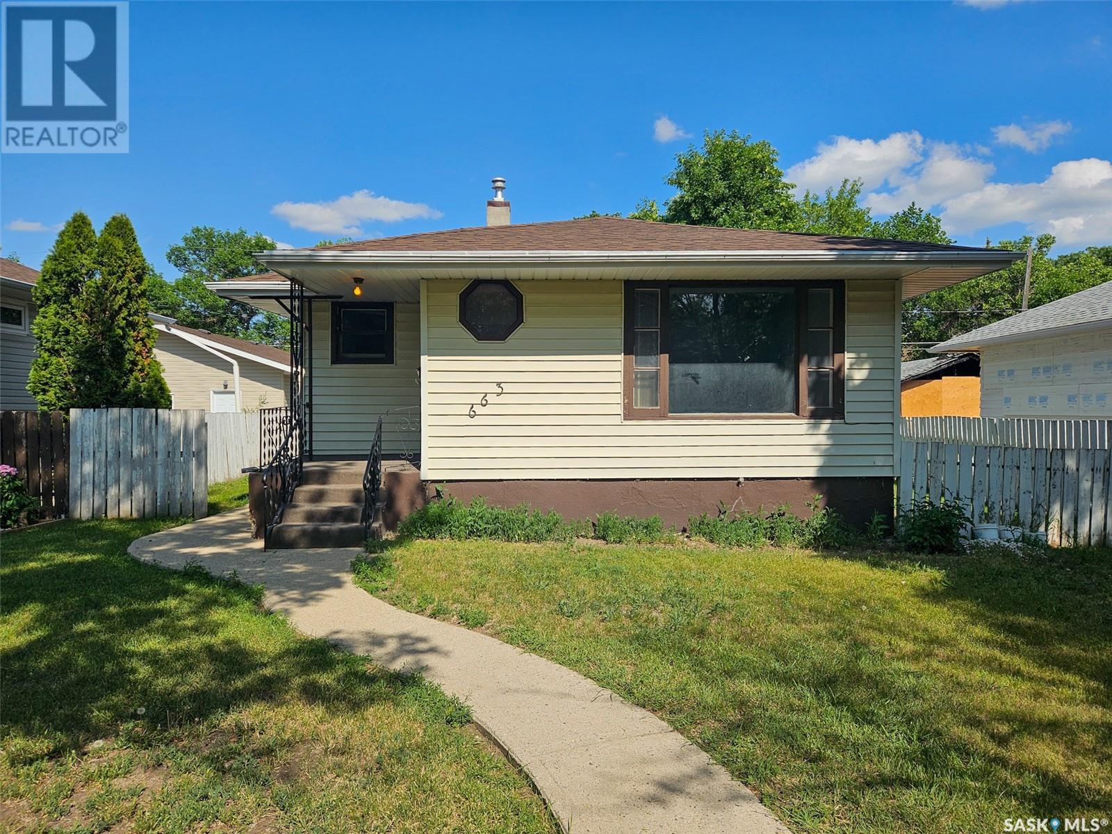 663 4th AVENUE NW, Swift Current, Saskatchewan