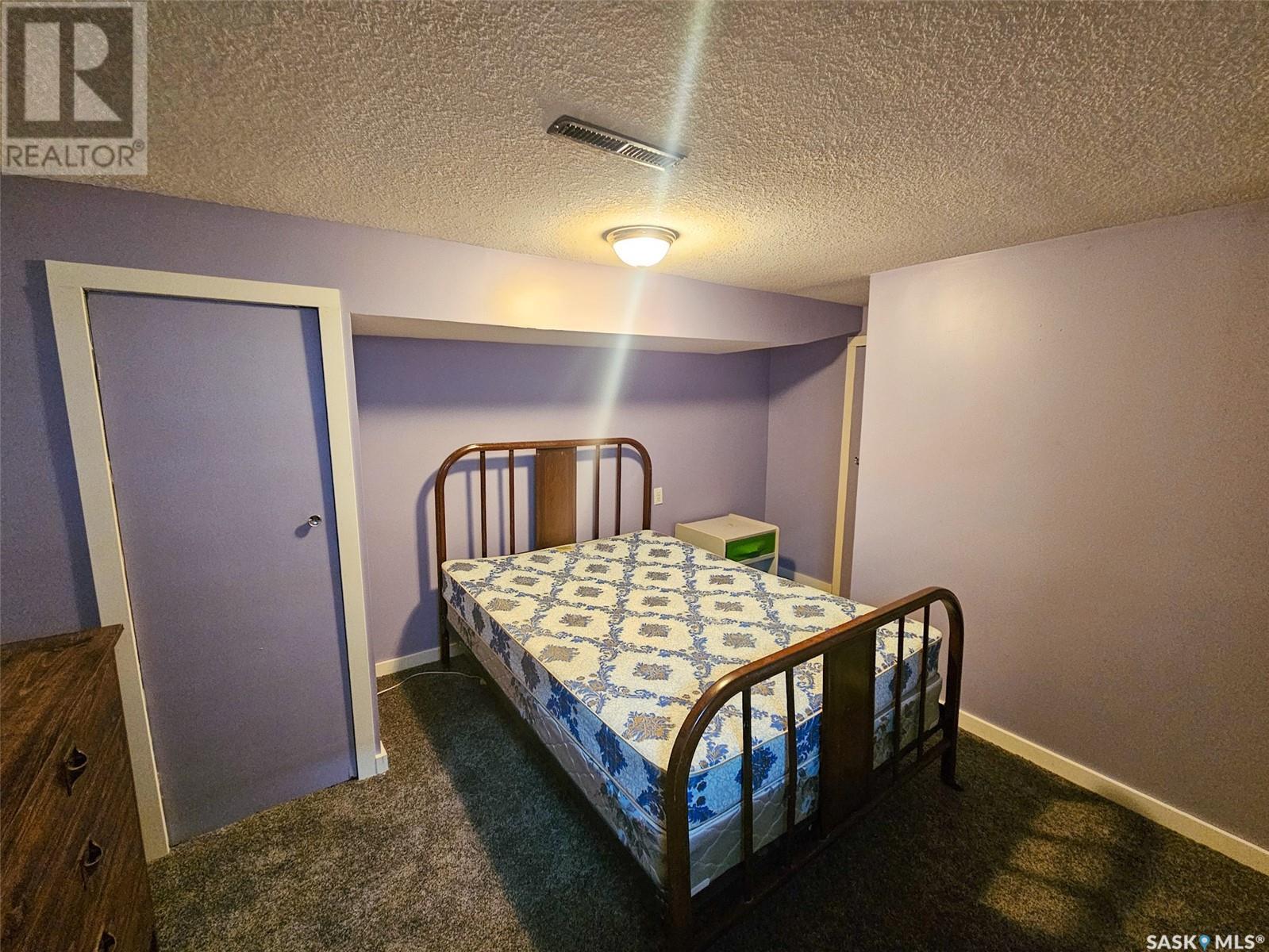 Single Family House Bungalow for Sale in  th AVENUE NW Swift Current 