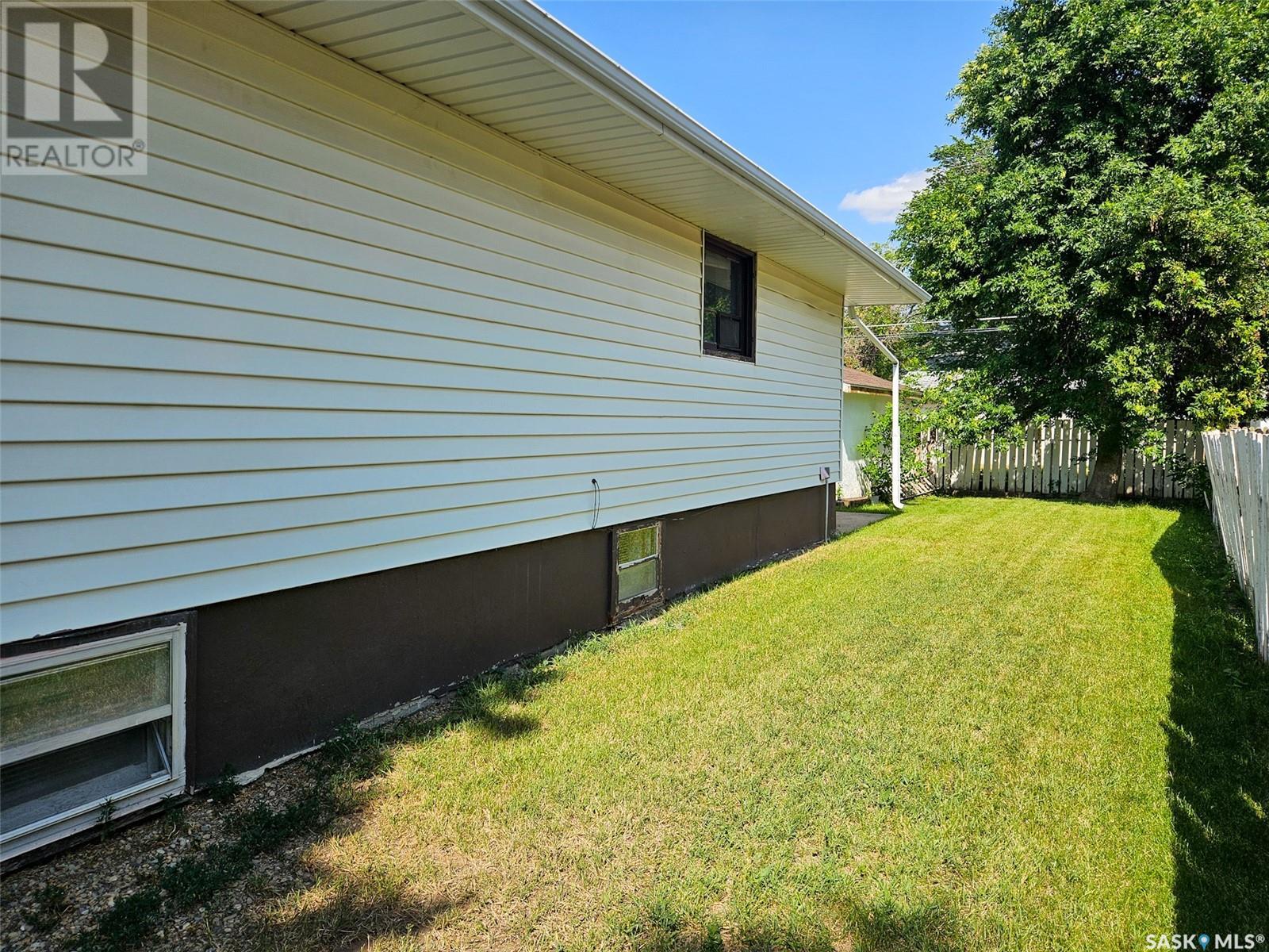 Single Family House Bungalow for Sale in  th AVENUE NW Swift Current 