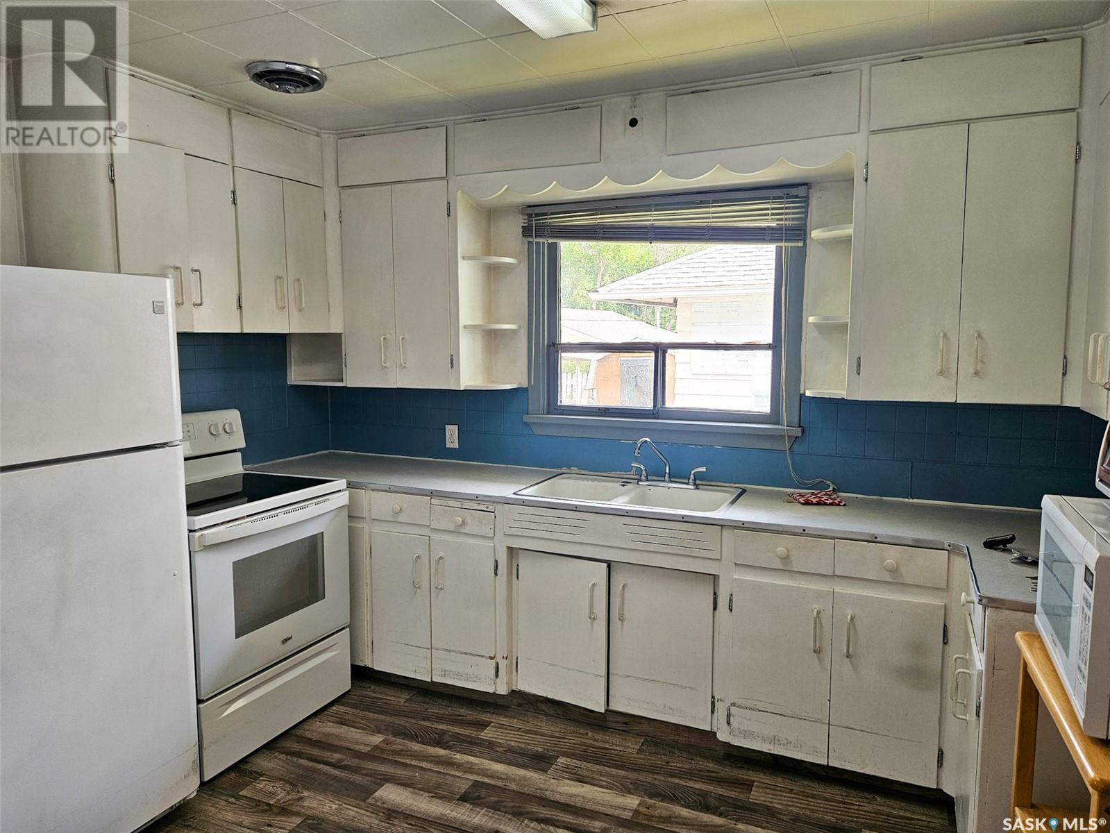 Single Family House Bungalow for Sale in  th AVENUE NW Swift Current 