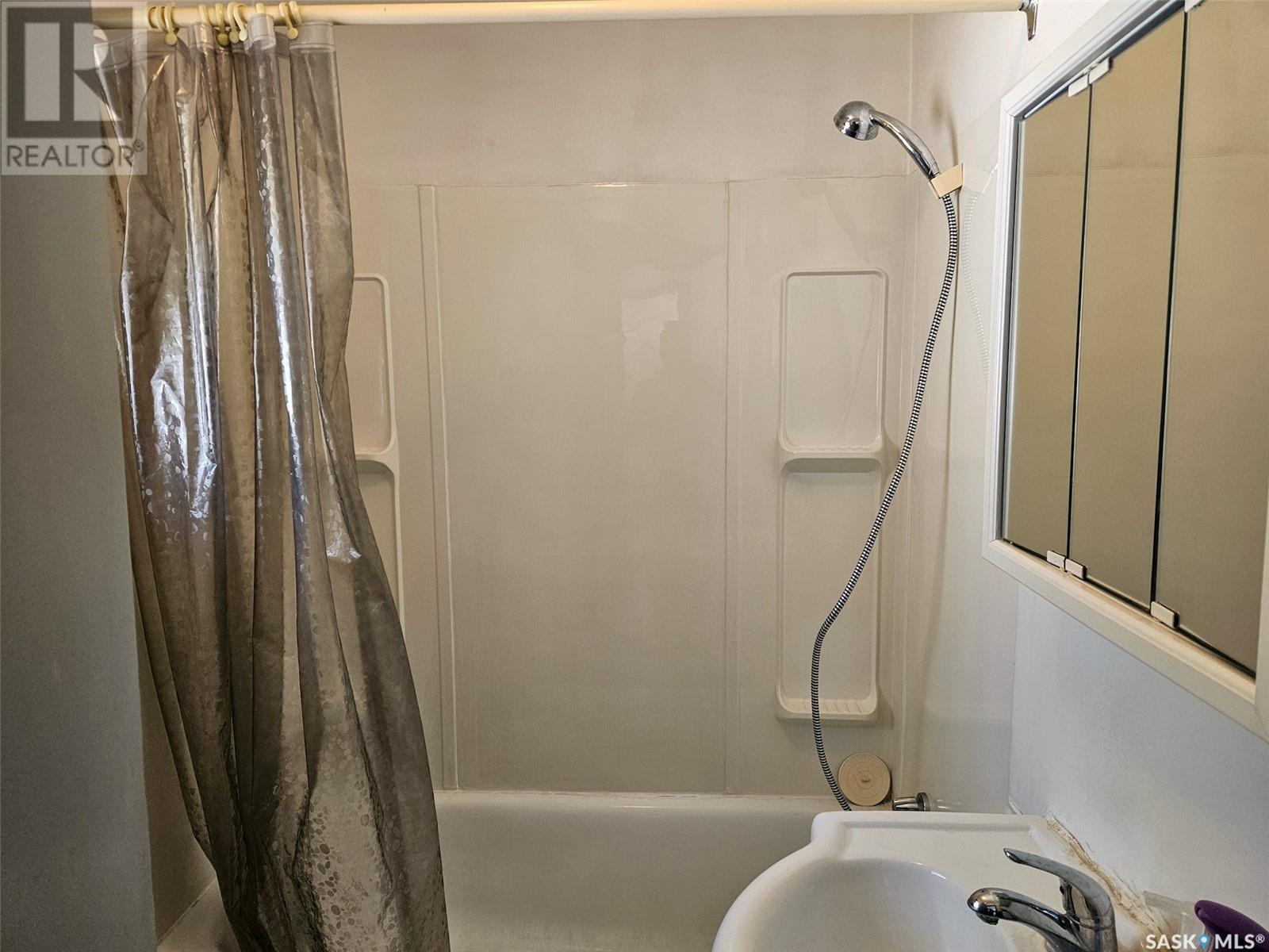 Single Family House Bungalow for Sale in  th AVENUE NW Swift Current 